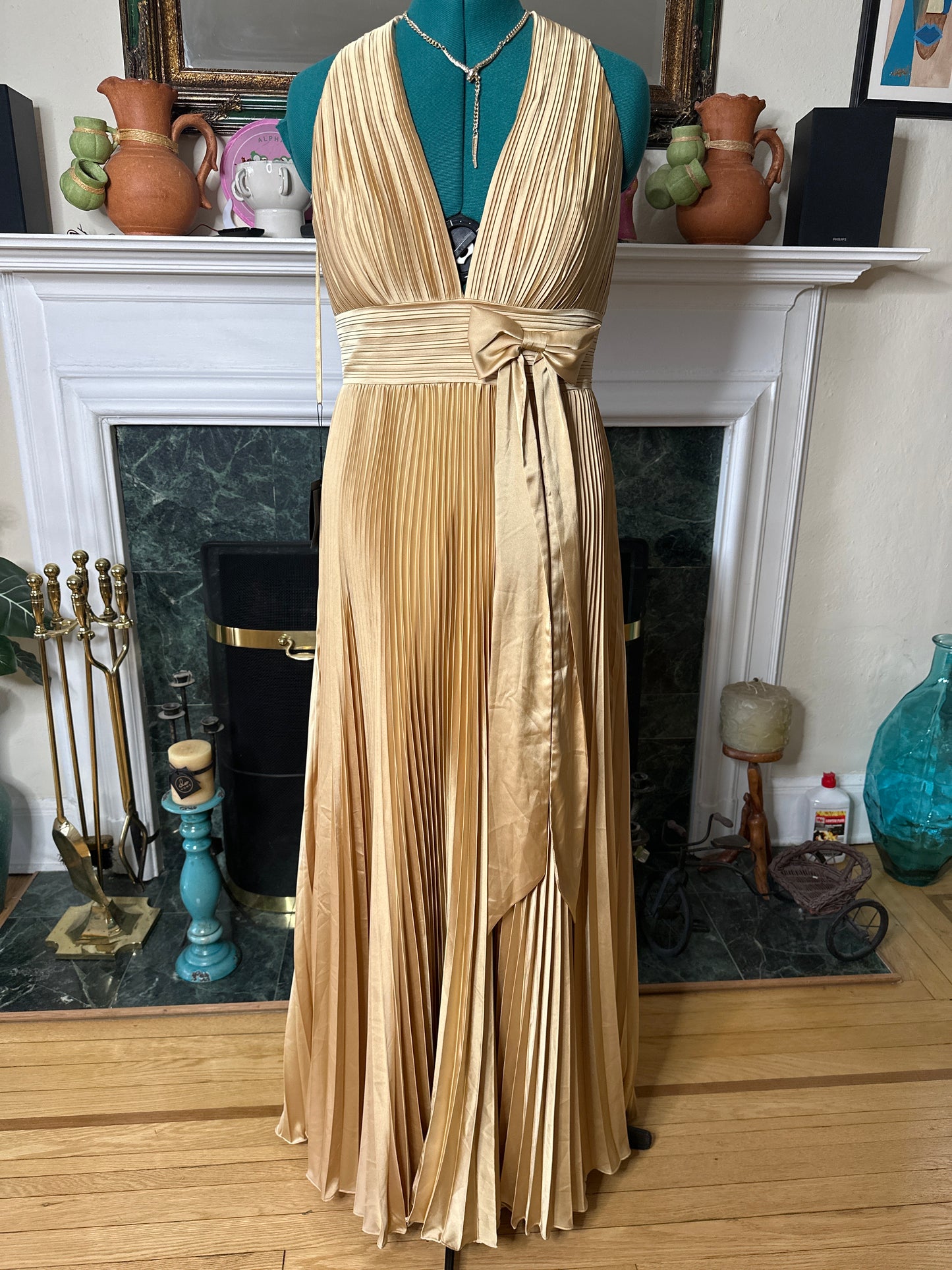 NEW Mac Duggal Halter gown sz 12 (hook and eye needs reinforcement)
