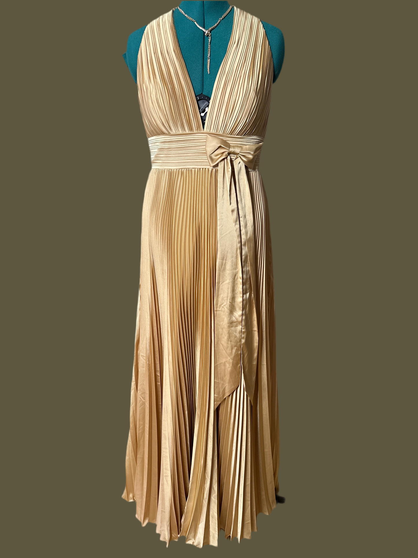NEW Mac Duggal Halter gown sz 12 (hook and eye needs reinforcement)