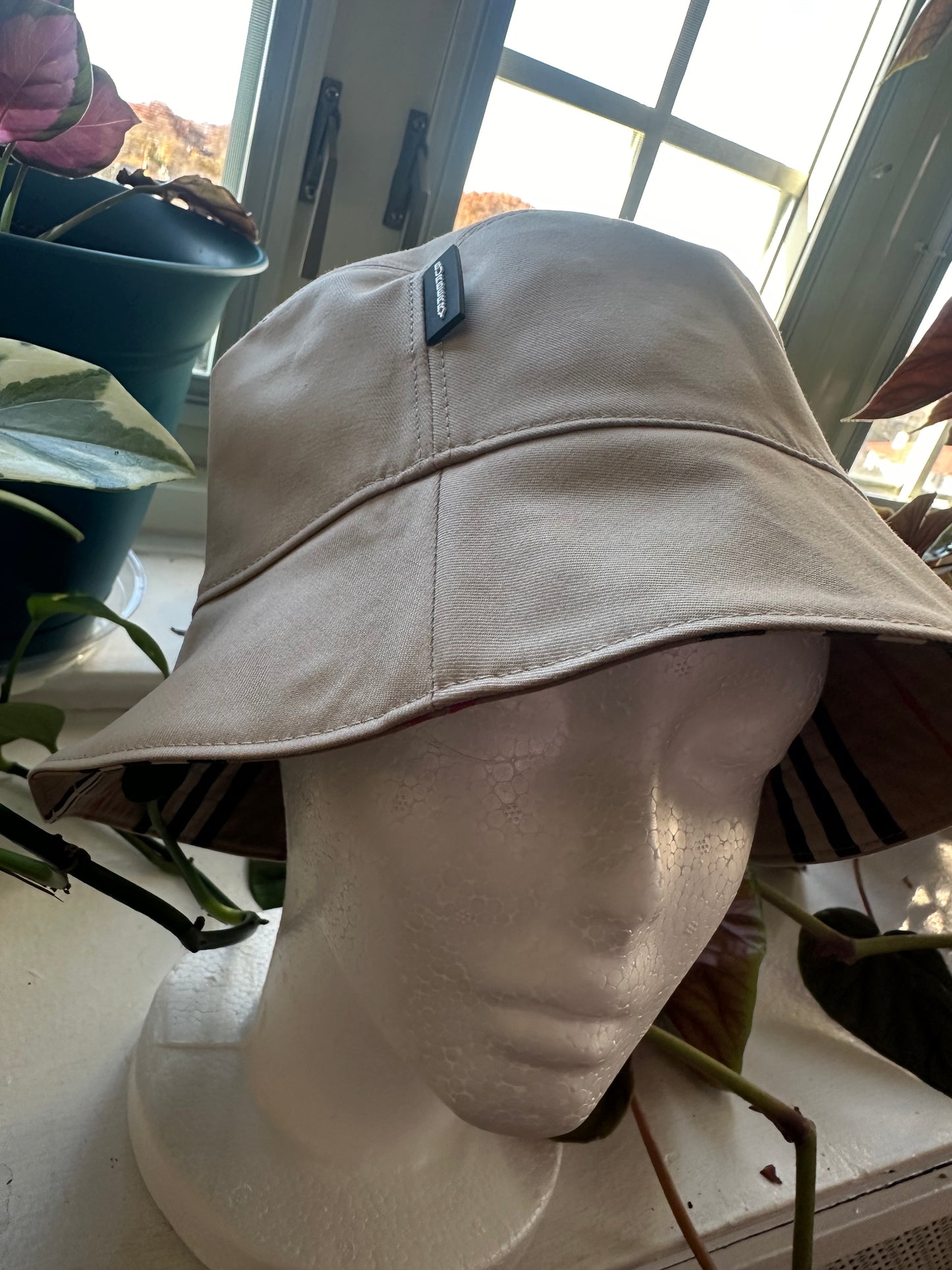 Authentic Burberry Reversible bucket hats sz XL