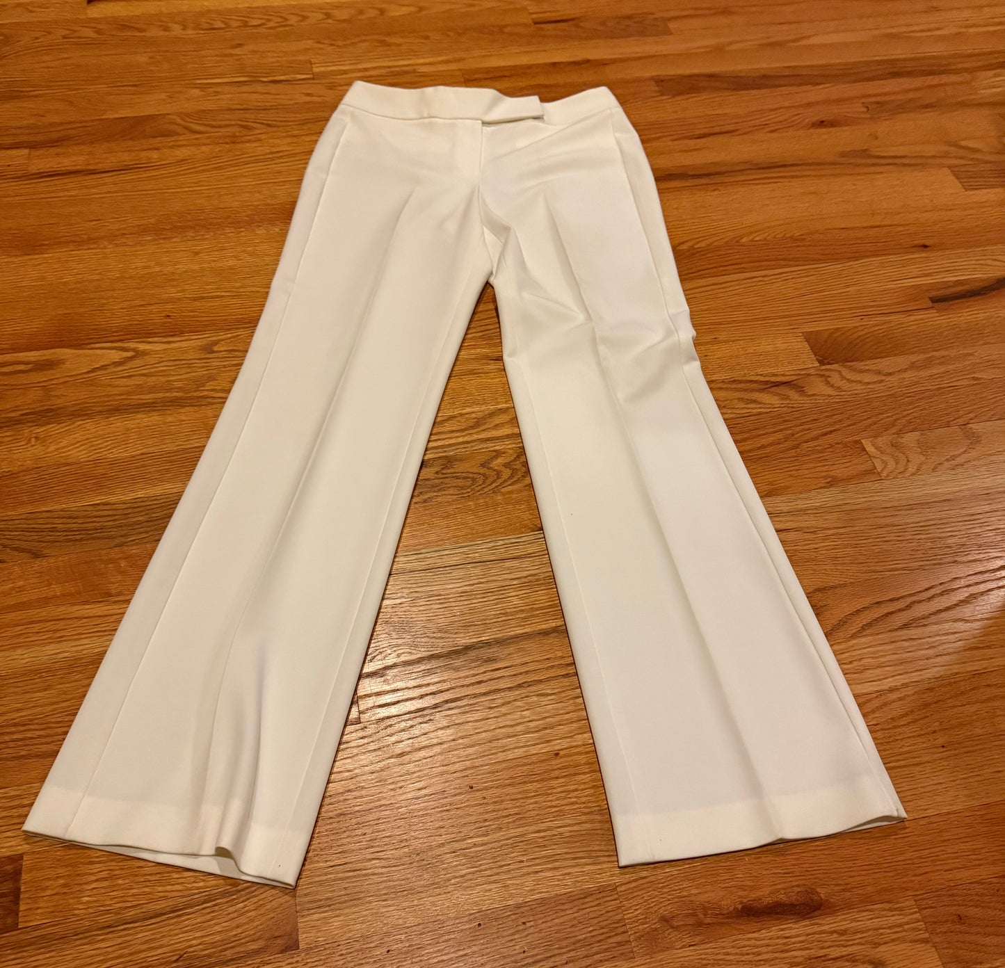 T Tahari winter white Flare pants sz 8