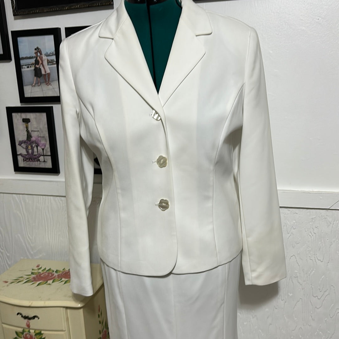 831 MetroStyle White suite Sz 12P