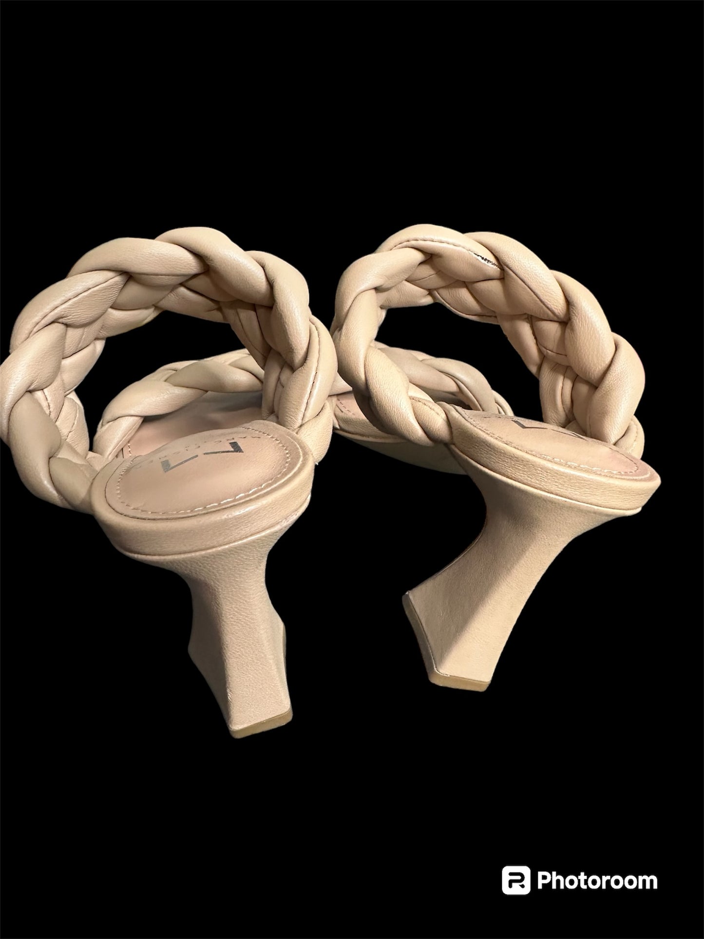 Marc Fisher Hammy Sandal Color medium Natural sz 6M