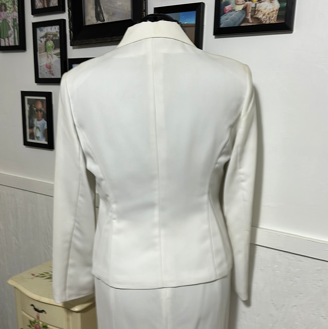 MetroStyle White suite Sz 12P