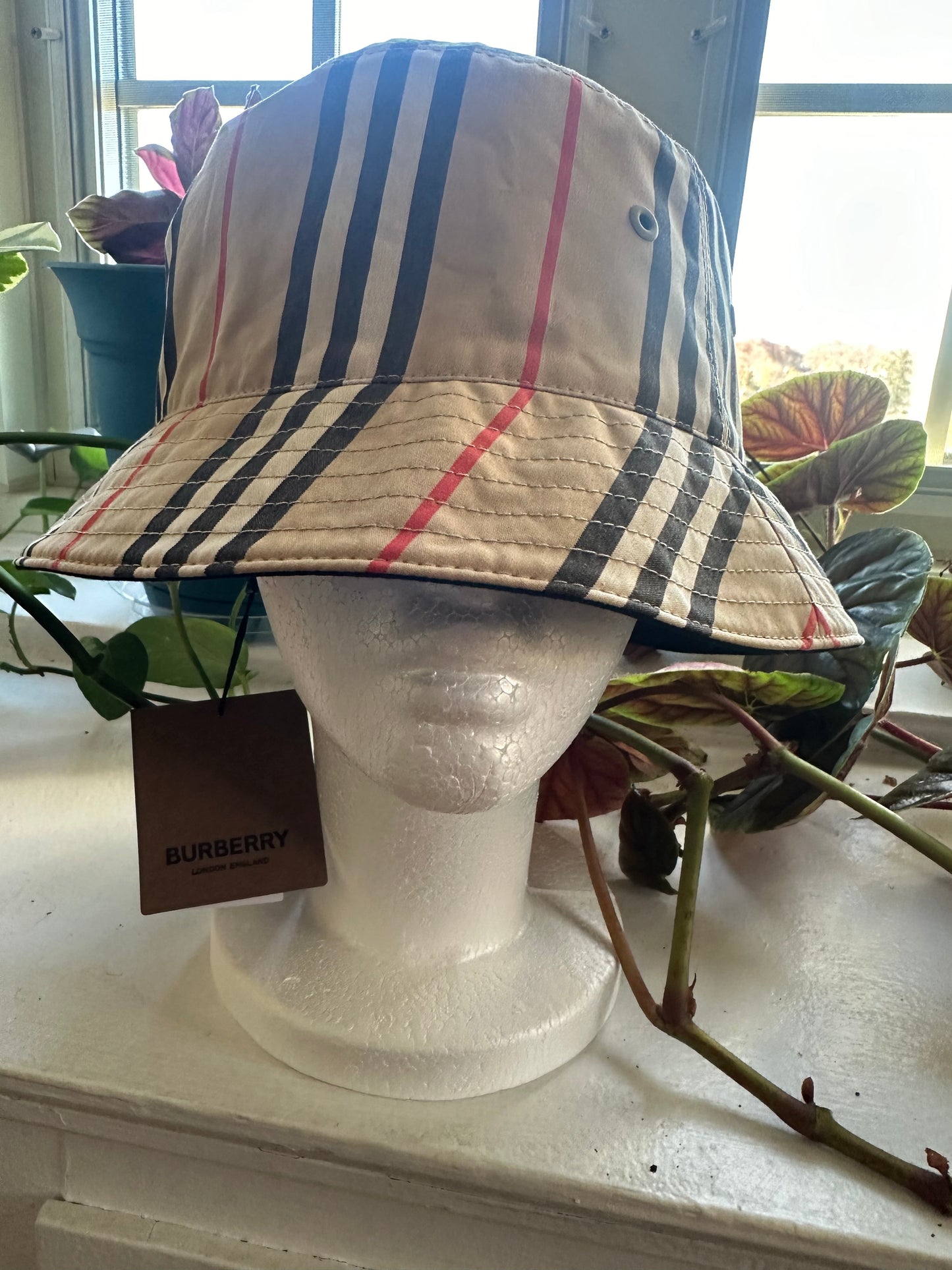 Authentic Burberry Reversible bucket hats sz XL