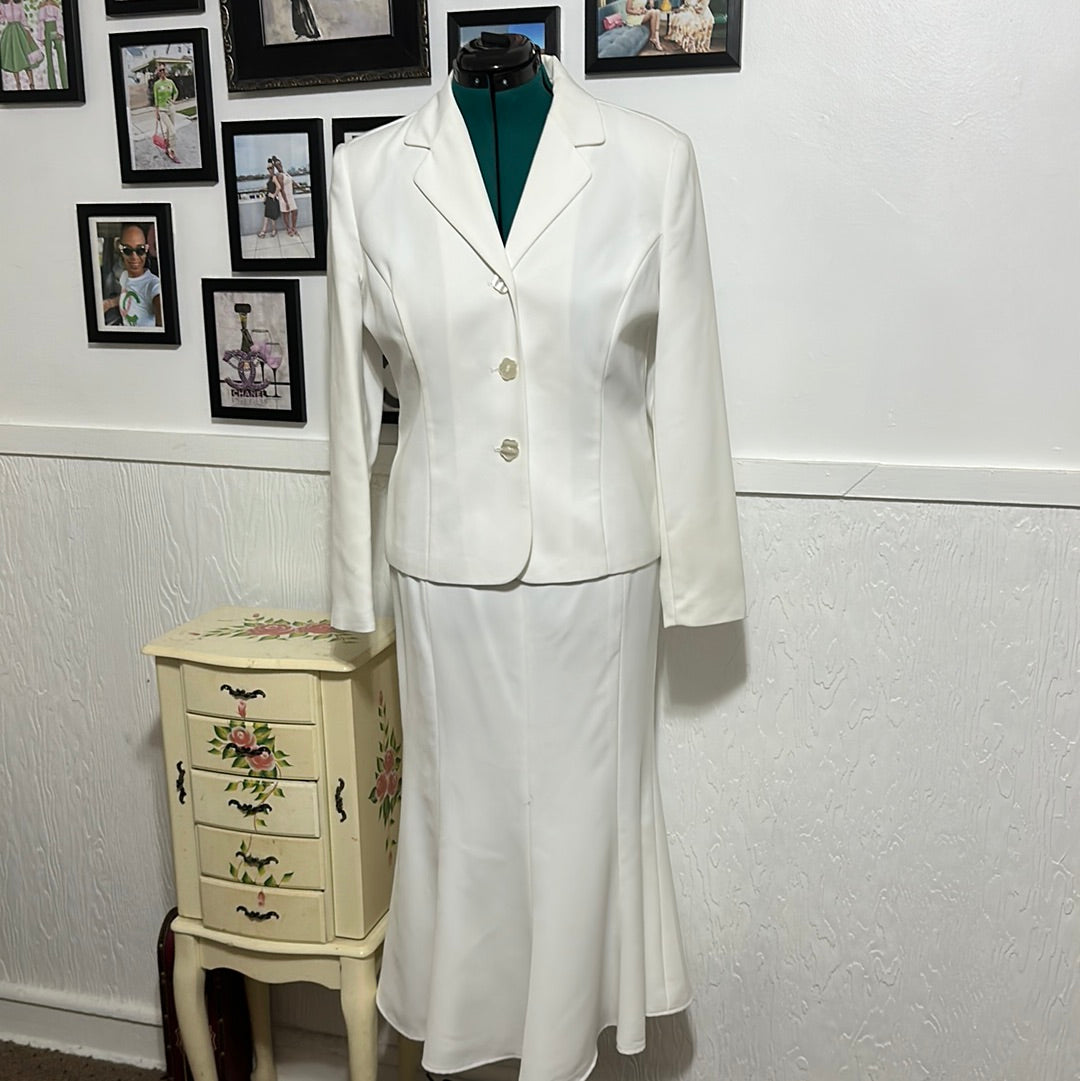 831 MetroStyle White suite Sz 12P