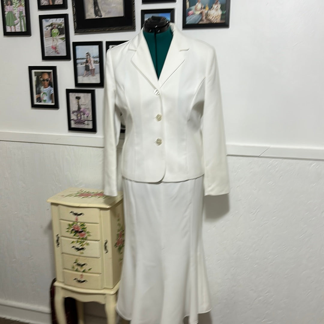 831 MetroStyle White suite Sz 12P