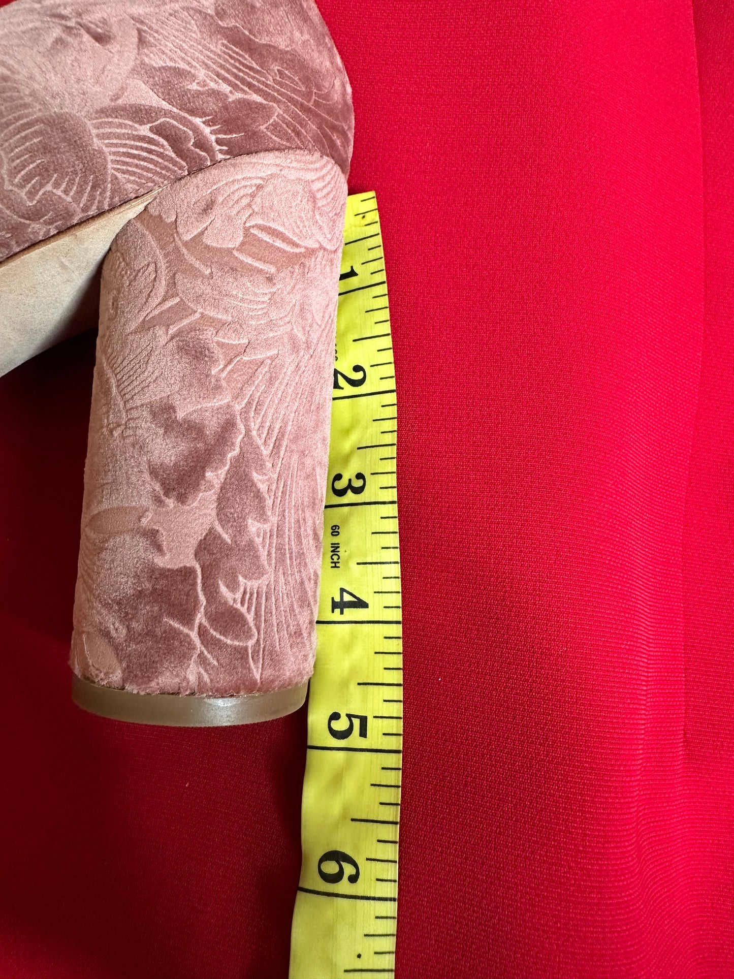 NWT Pour Victoire pink velvet pumps sz 9.5
