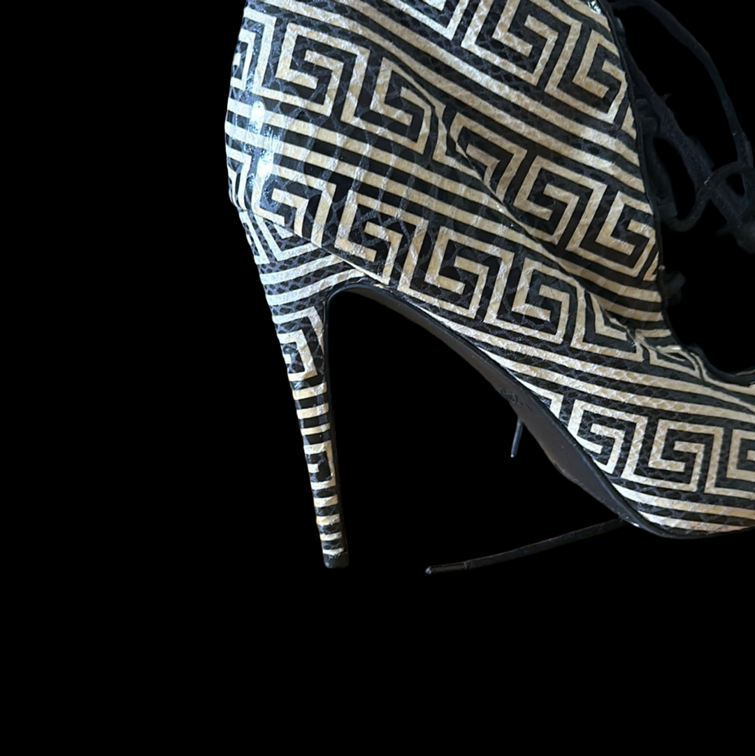 Cream/black lace up pumps sz 11