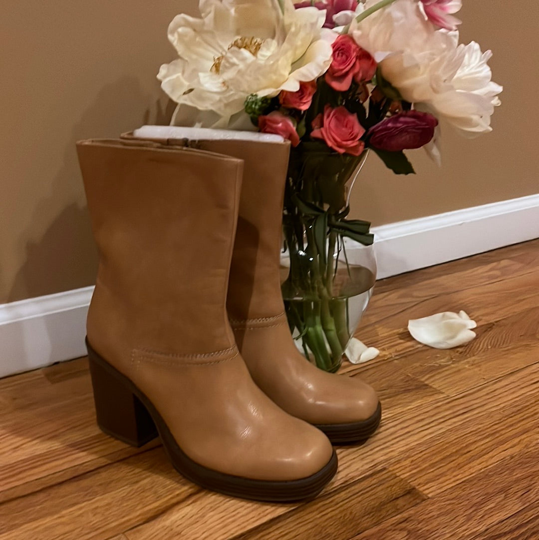 Sun Stone NWB Tan Boots Sz 11