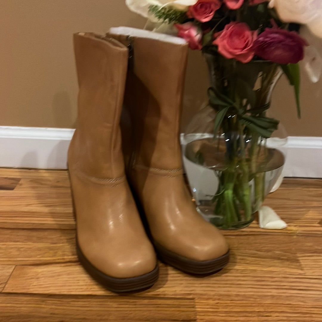 Sun Stone NWB Tan Boots Sz 11