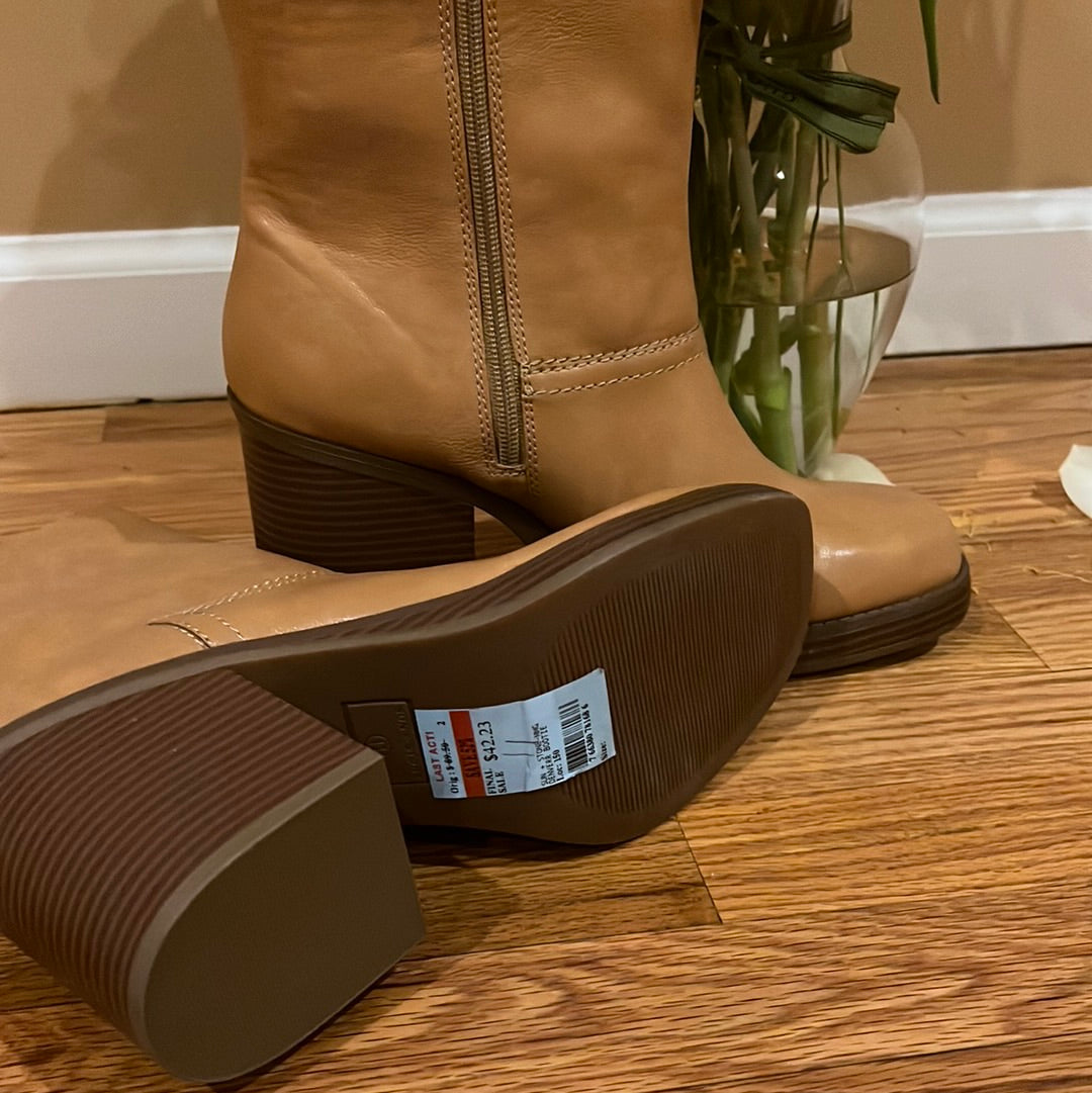 Sun Stone NWB Tan Boots Sz 11