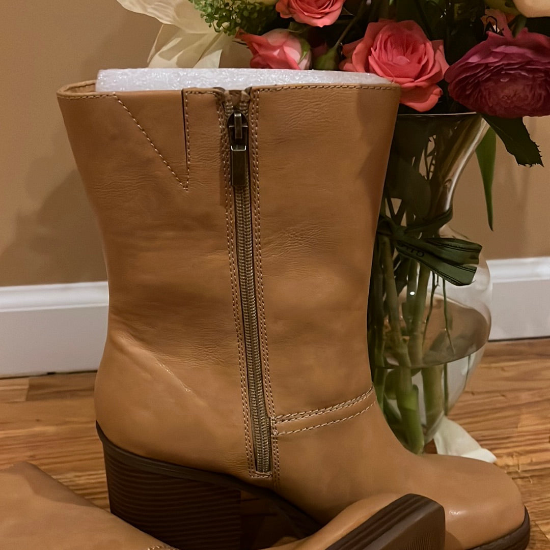 Sun Stone NWB Tan Boots Sz 11