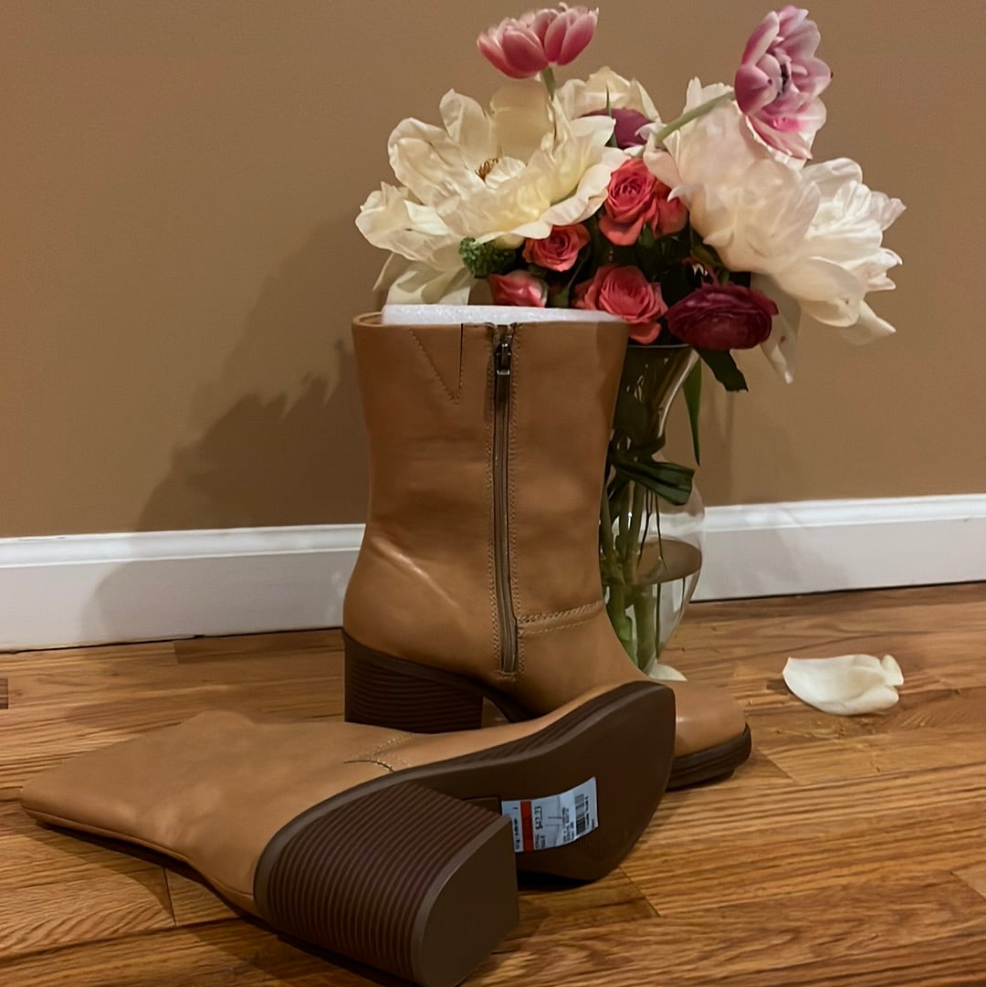 Sun Stone NWB Tan Boots Sz 11