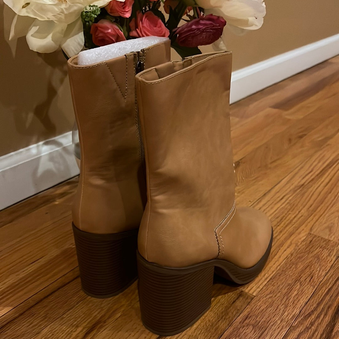 Sun Stone NWB Tan Boots Sz 11