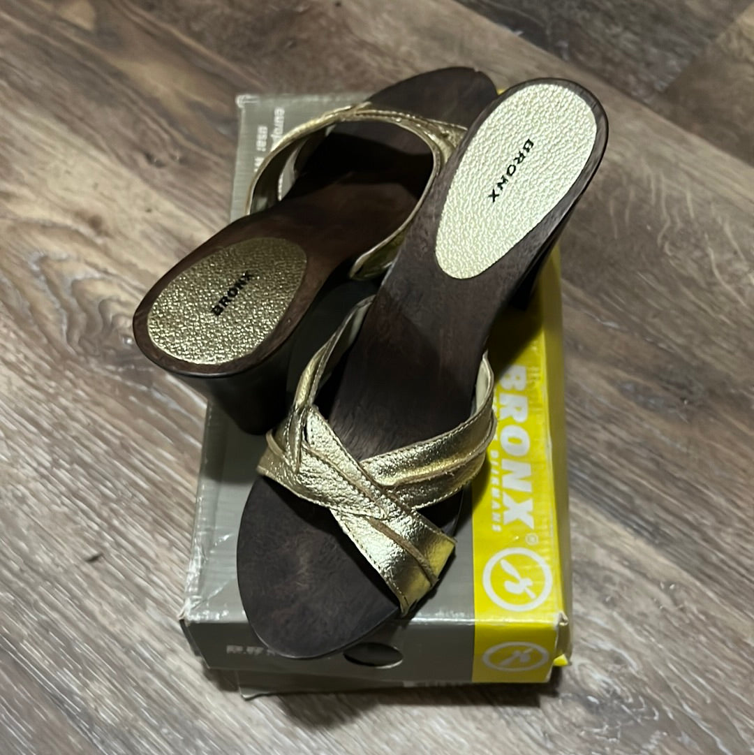 6.22 Bronx Candy Shoes Gold tone Sz 8