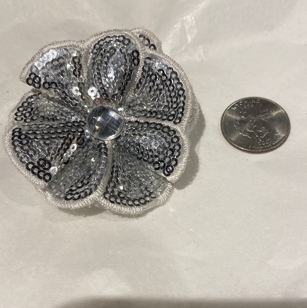 S730 SILVER SEQUIN FLOWER BROOCH