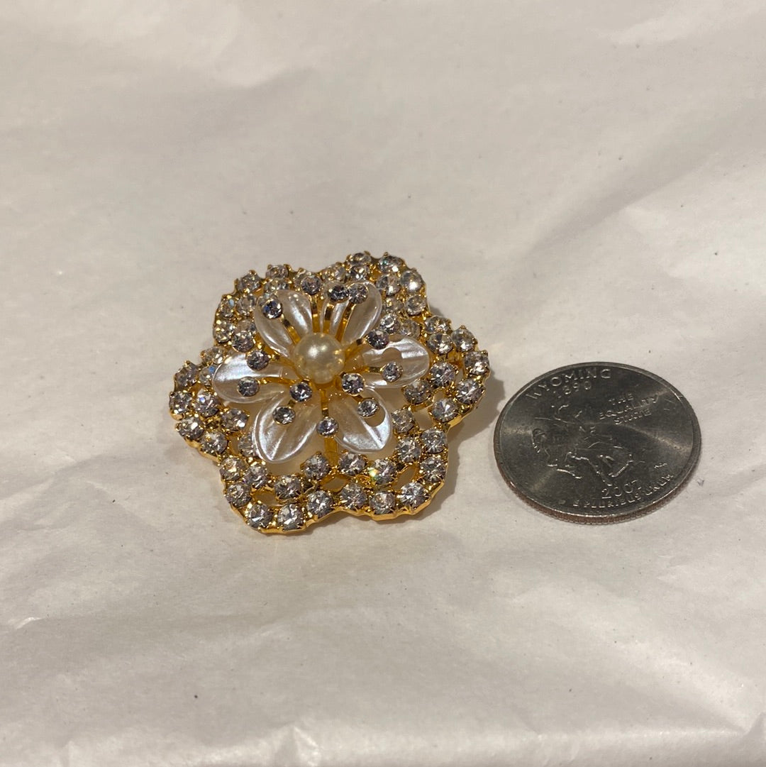 S730 WHITE FLOWER BROOCH