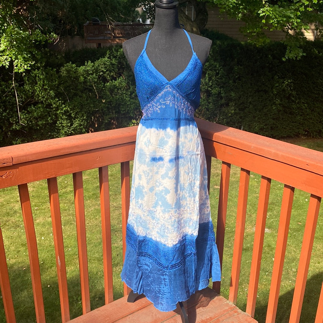 S721 NWT LACE EMBROIDERED SUNDRESS SZ L/XL (FITS FROM M-XL)