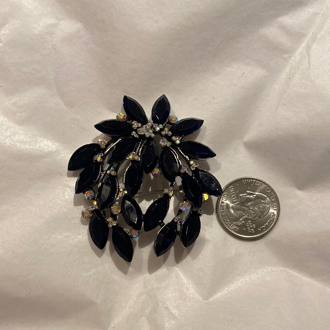 S729 BLACK WREATH BROOCH