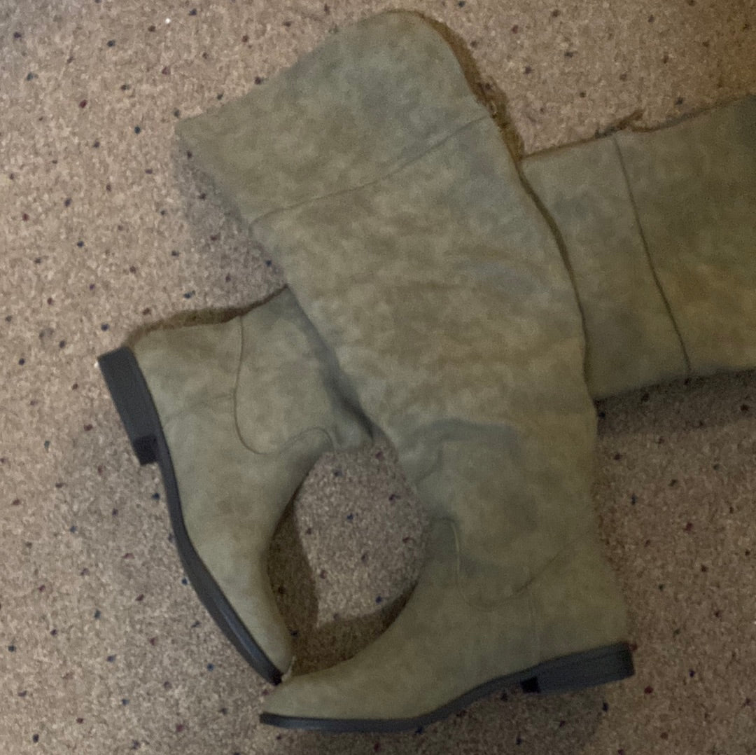 2.22 BOOT BROWN KNEE HGH FLAT SZ 11
