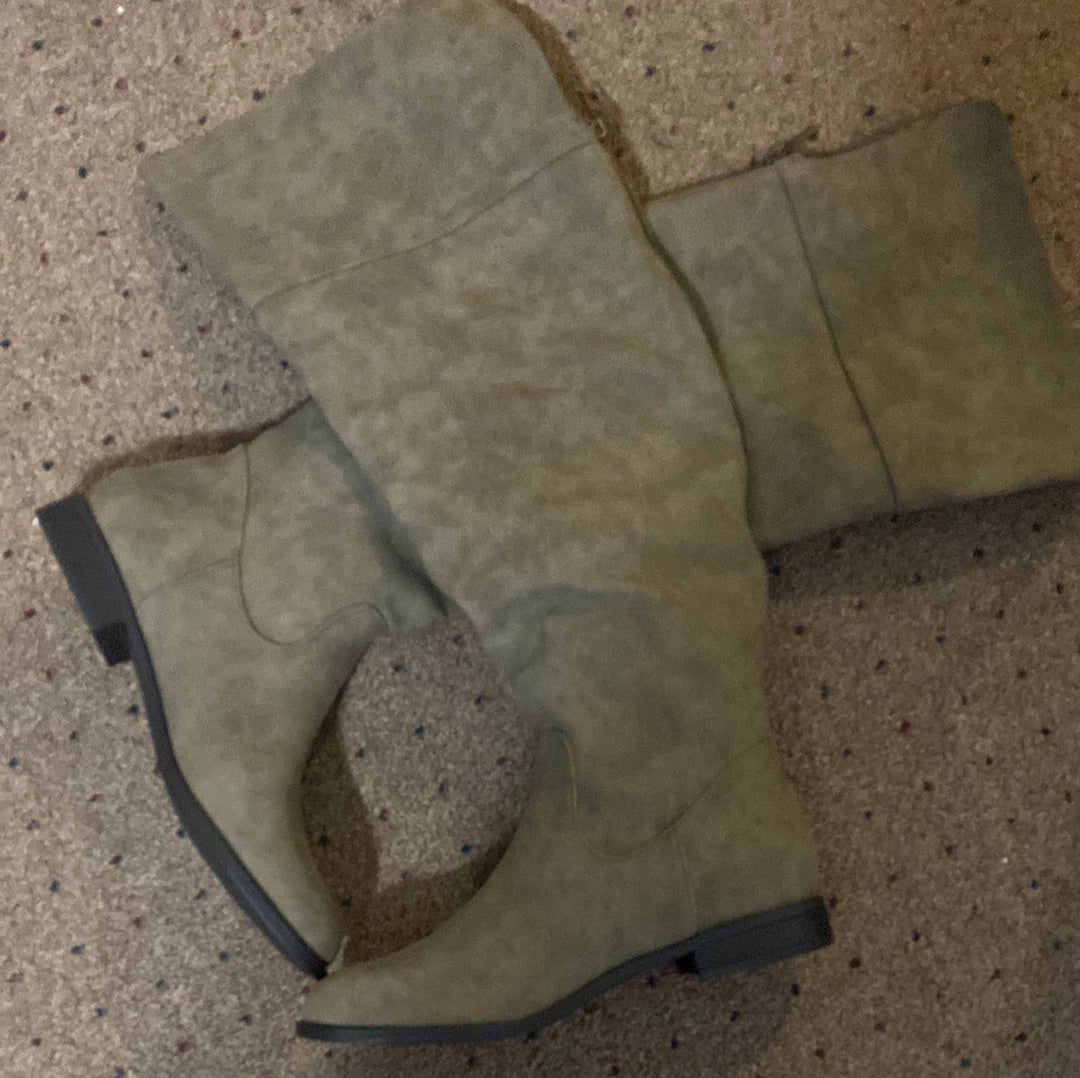 2.22 BOOT BROWN KNEE HGH FLAT SZ 11