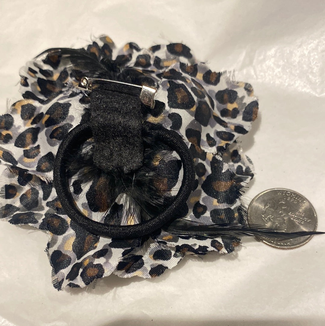 S730 BW FLOWER BROOCH/ HAIR TIE