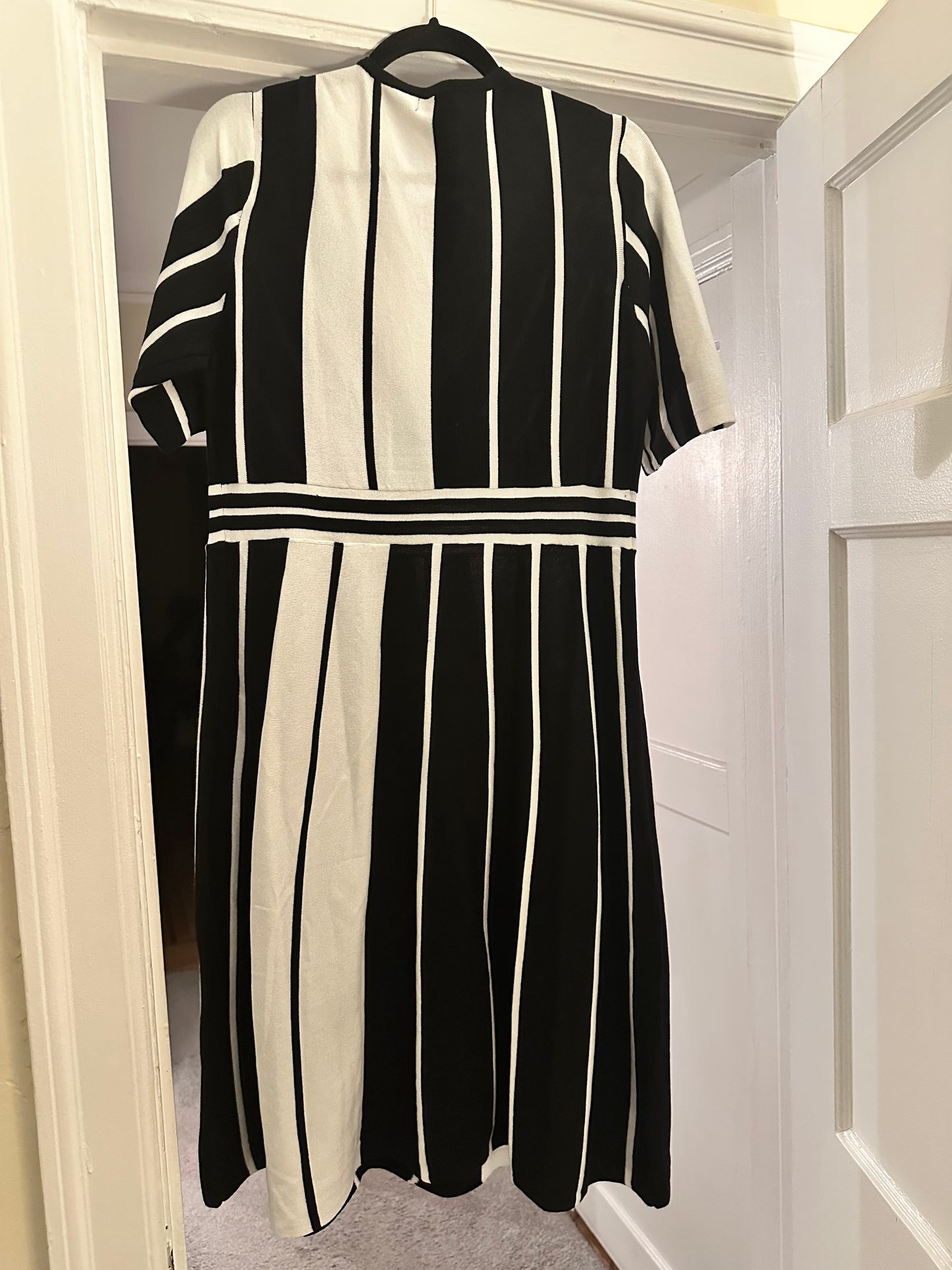 NWT Nina Leonard B/W Sweater dress sz L
