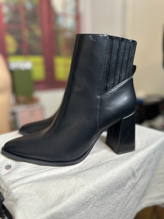 Madden Girl faux leather black bootie sz 11