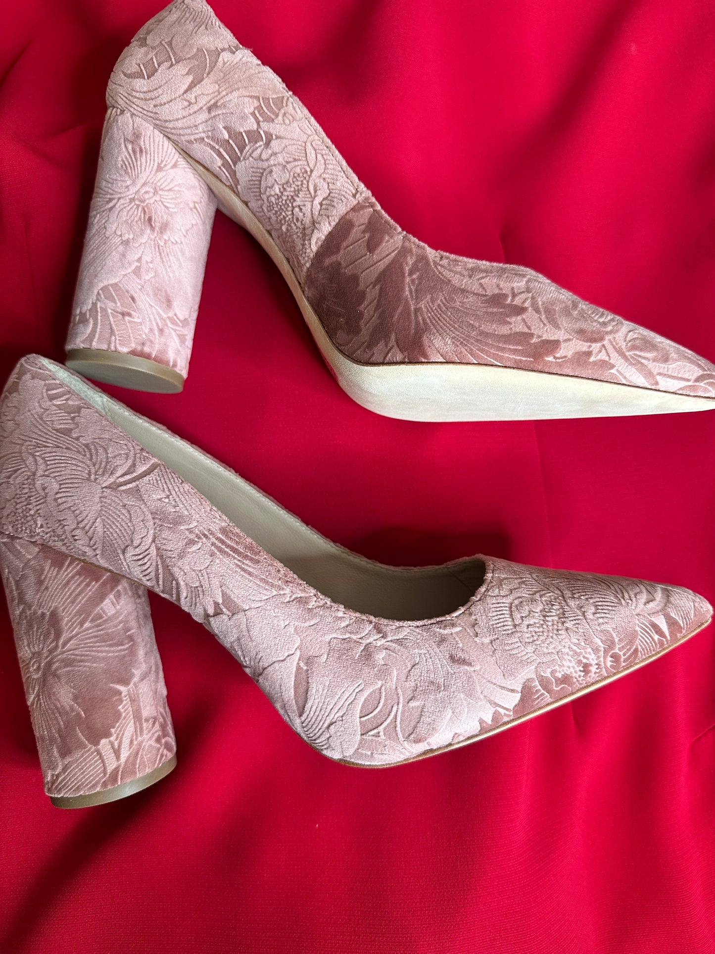 NWT Pour Victoire pink velvet pumps sz 9.5