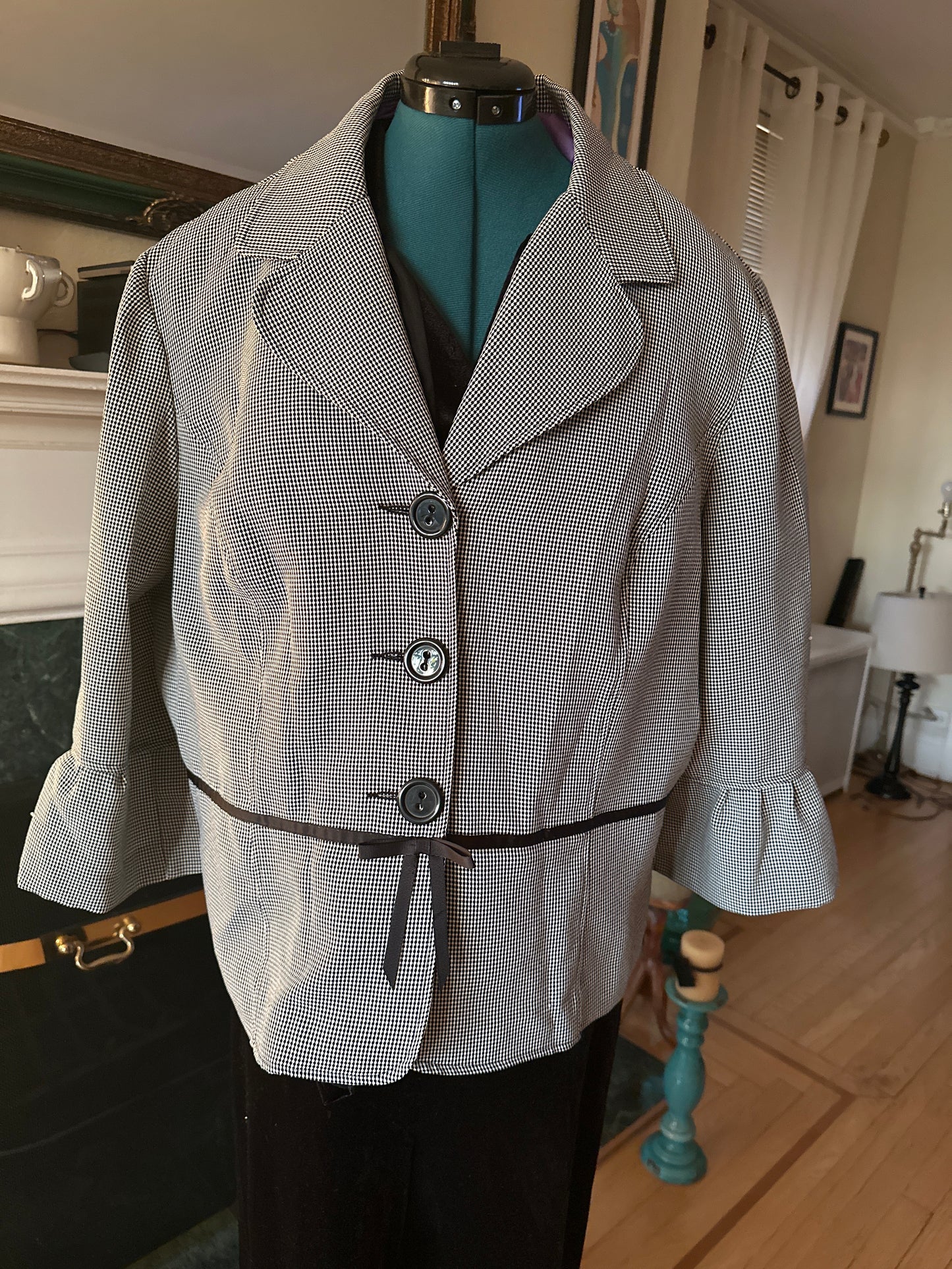 B/W checkered blazer w/ bell sleeves sz 24W