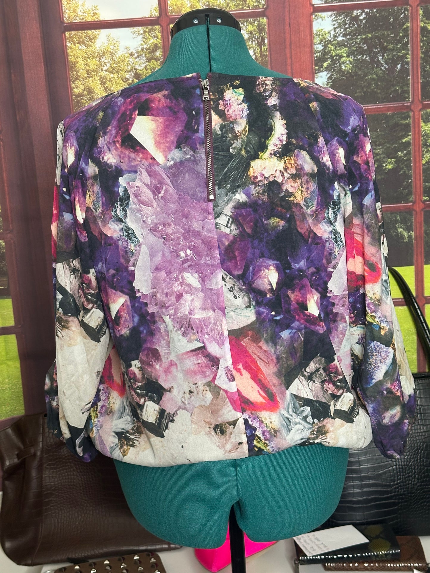 Alice + Olivia Purple print split sleeves blouse sz L