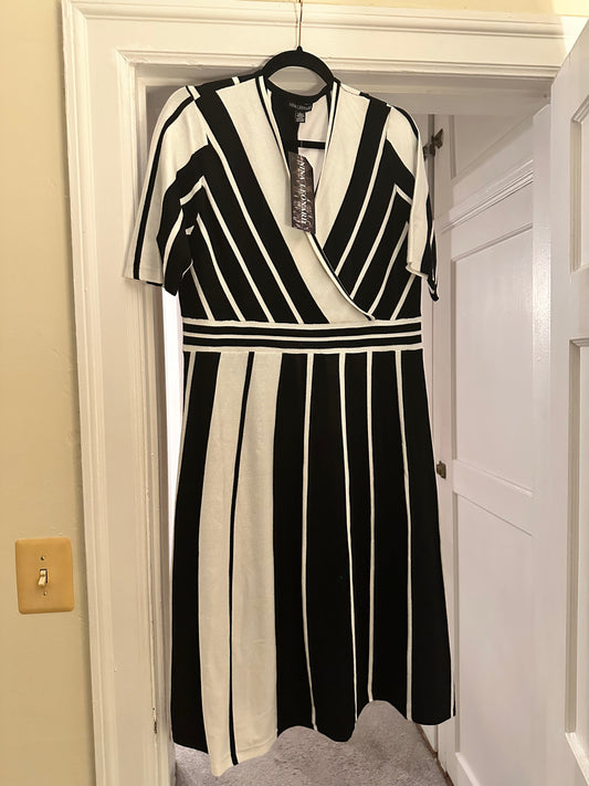 NWT Nina Leonard B/W Sweater dress sz L