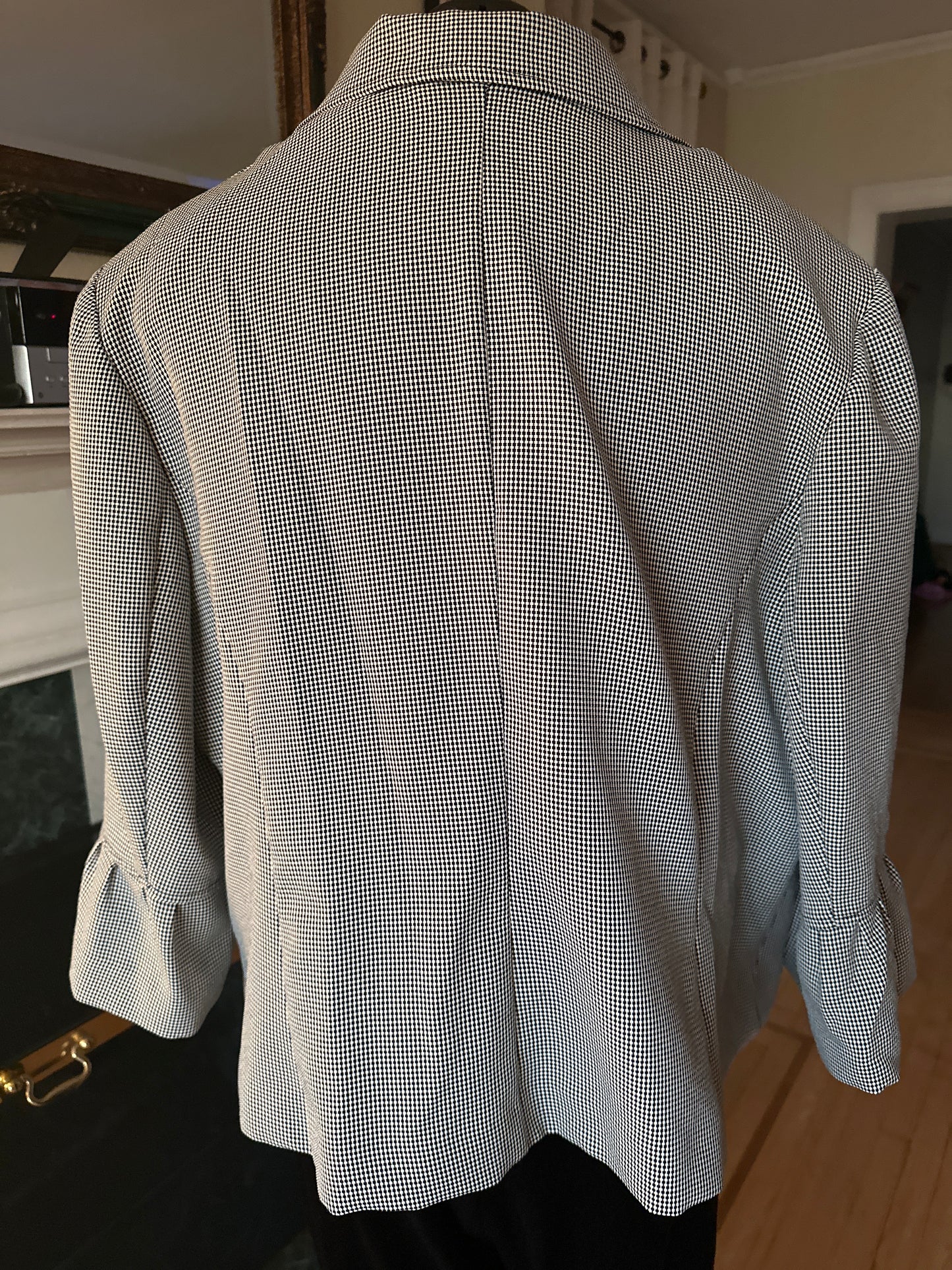 B/W checkered blazer w/ bell sleeves sz 24W