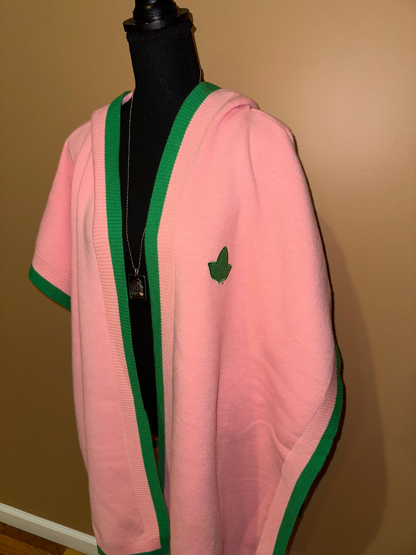 Ivy Store House pink cape