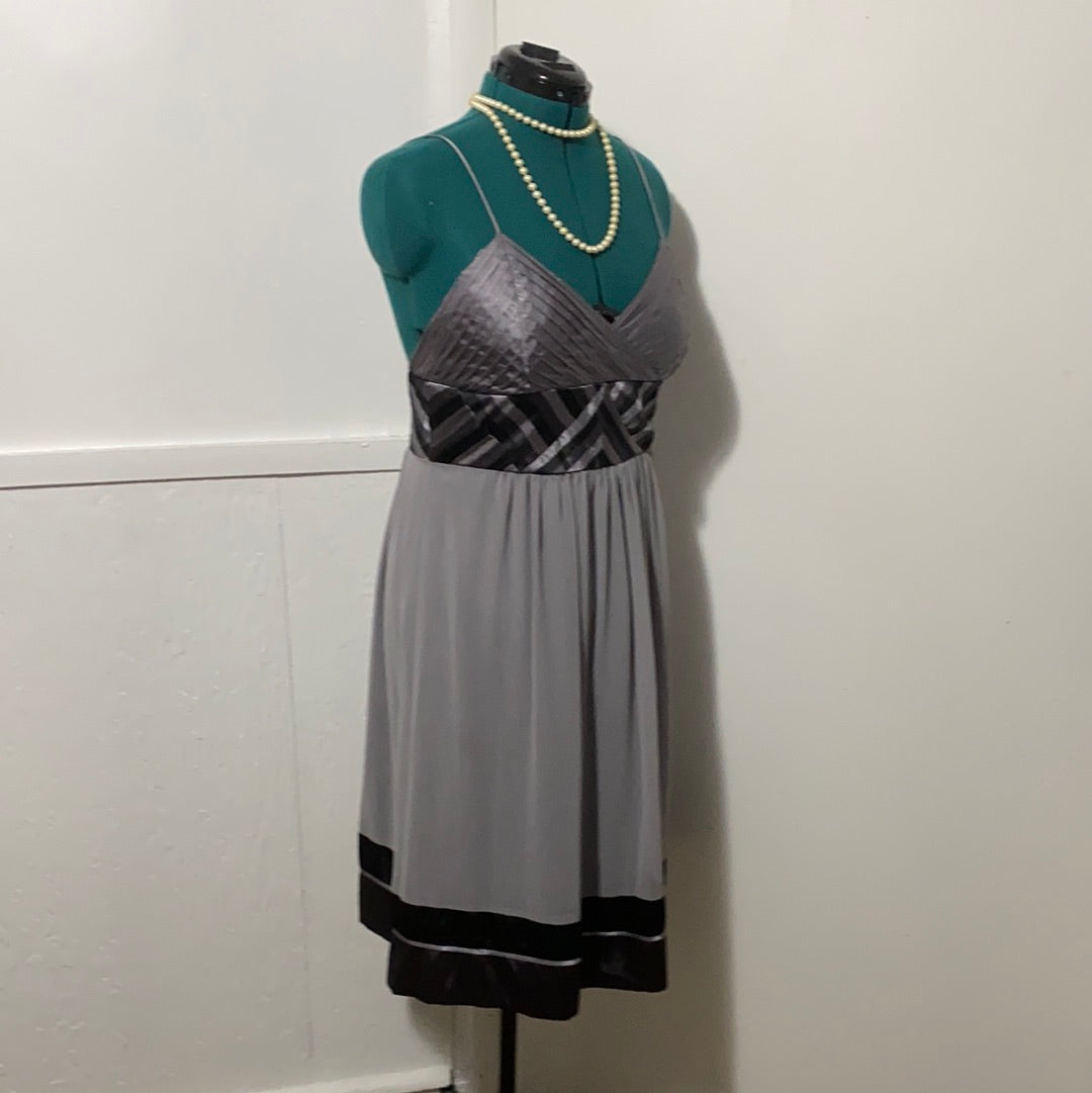 8.8 ELIZA J GREY/BLK DRESS SZ 12