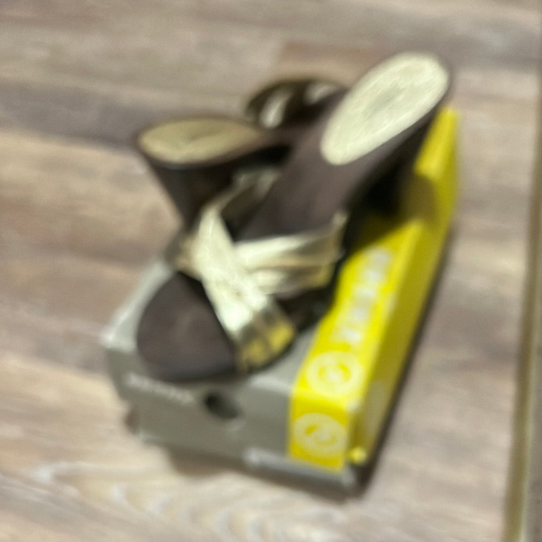 6.22 Bronx Candy Shoes Gold tone Sz 8