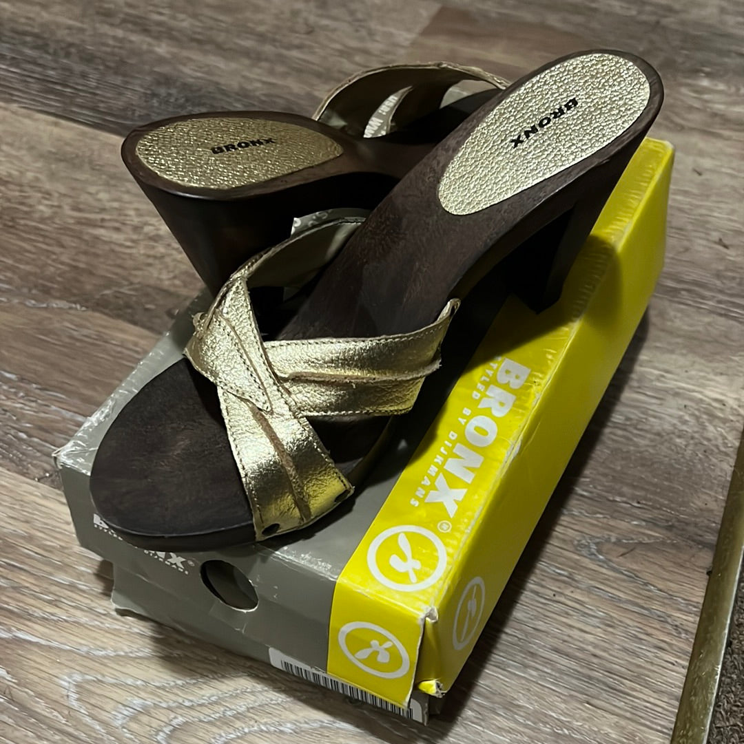 6.22 Bronx Candy Shoes Gold tone Sz 8