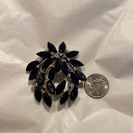 S729 BLACK WREATH BROOCH